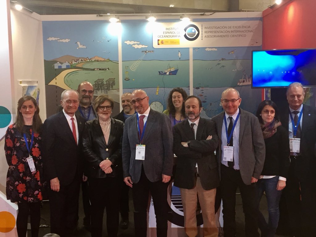 gemar_ieo's tweet photo. Nos visitan en el #stand de @IEOoceanografia de @ForoTransfiere la secretaria de Estado @AngelesHerasC y el alcalde de @aytomalaga @pacodelatorrep para conocer las líneas de investigación que desarrollamos desde todos los centros oceanográficos #pesca #mediomarino #acuicultura https://t.co/5ygB2jkepe