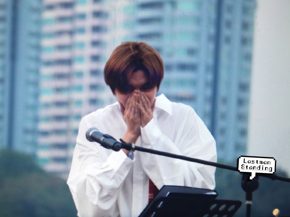 Lastmanstd2012's tweet image. 190213 REN @ Asiatique 🐰💕 #렌 #최민기 #뉴이스트 #NUEST

Shy boy 😳

#พรรคนี้มาไทยทำไมไม่บอก 
#fromRENtoLOVE