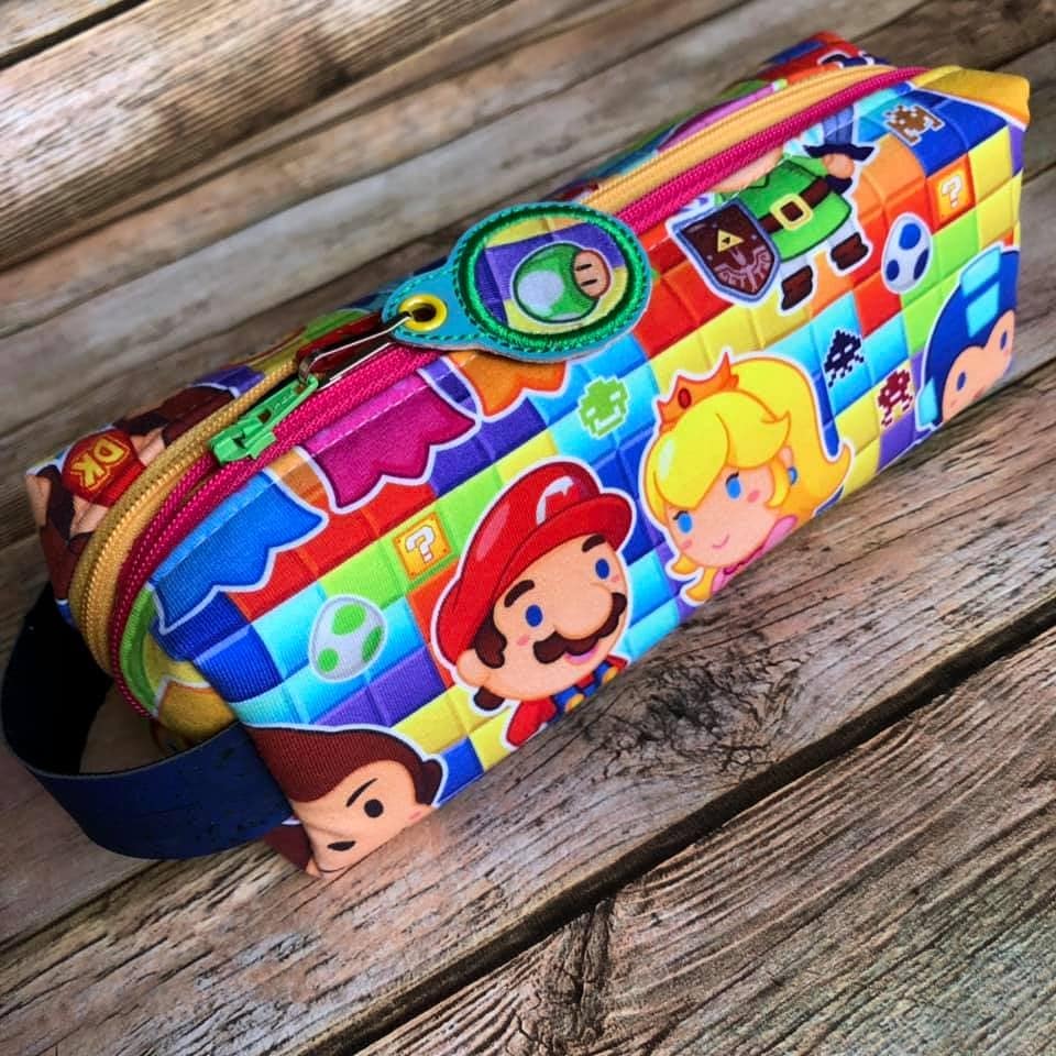 SewSweetness's tweet photo. I love this video game Annex Double-Zip Box Pouch made by Marianna @marvelousauntiem . Check out the zipper pull she made! My favorite is Princess Peach!
#sewsweetnesspattern #annexdoublezipboxpouch #sewsweetnessvideos #baglady https://t.co/OCVZnV3Ebp
