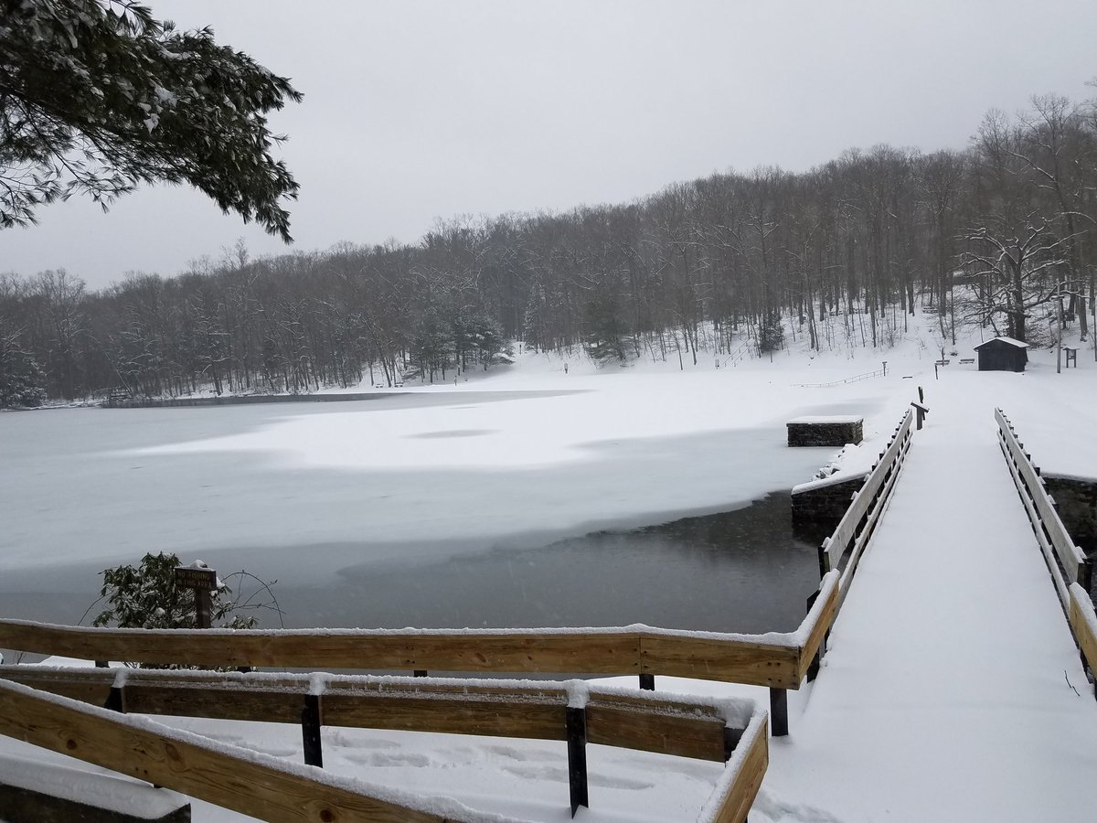DCNRnews's tweet photo. Check out this winter scene 📷❄of Doubling Gap Lake at #ColonelDenningStatePark #PAWinter #PAStateParks https://t.co/IjPLI51ypR