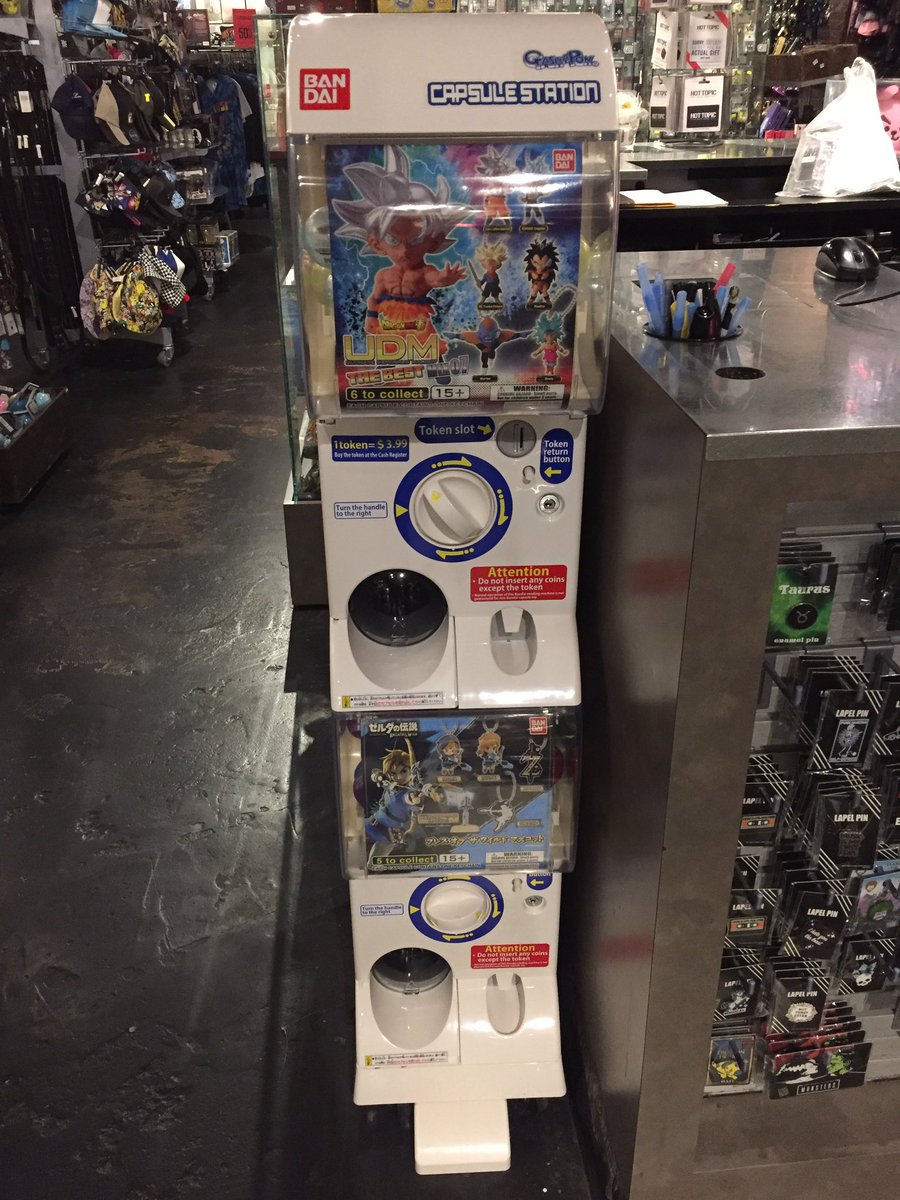 neonnwolff's tweet photo. When you come to work and the Gashapon station for your store has arrived! 😺✌🏼#gashapon #capsulestation #hottopic #florida #japan #bandai #gachapon #ガチャポン https://t.co/5f13SrvNeV