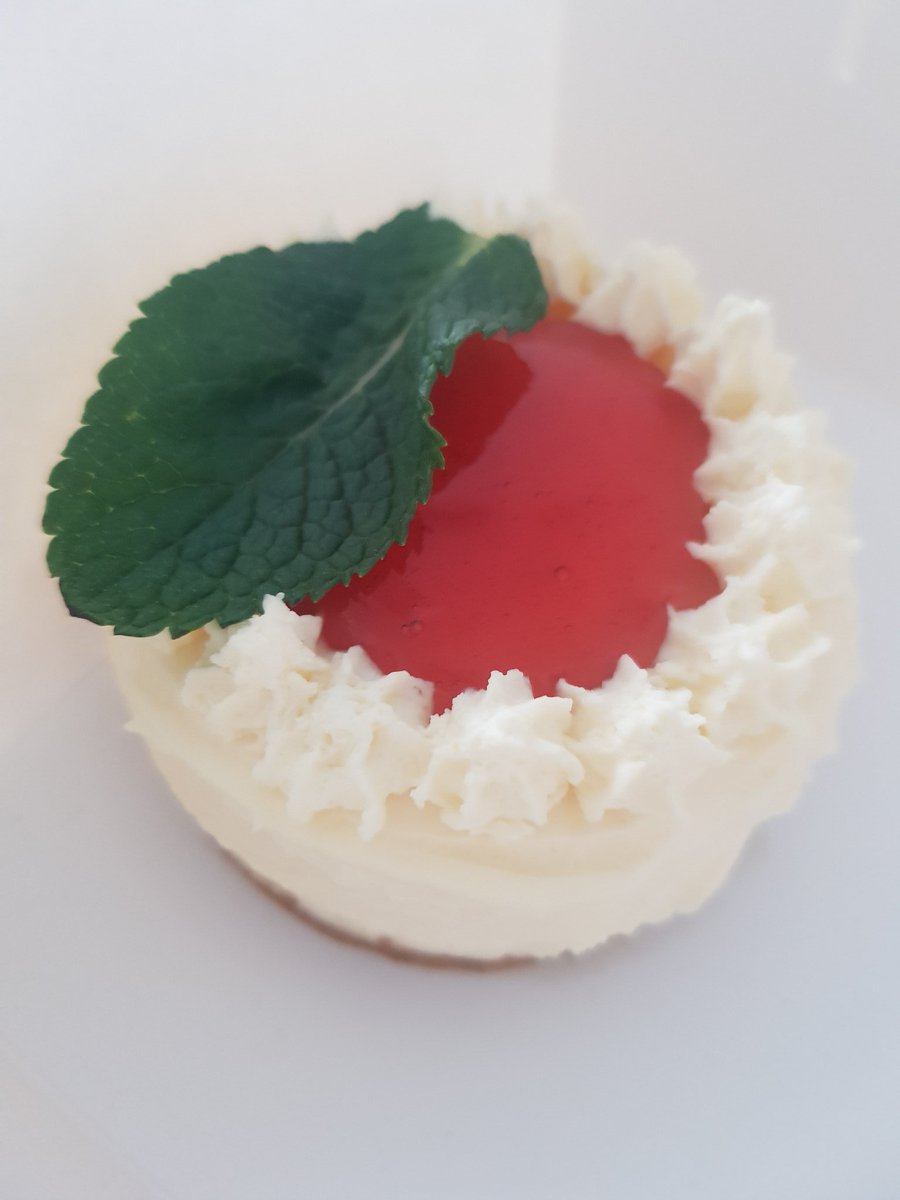 MichelleCallig4's tweet photo. Truley scrumptious! Well done Enfields i had a lovely lunch today 🙂#Enfields #studentcooking  @gatesheadcoll @EnfieldsKitchen https://t.co/x3tEGzpSWd
