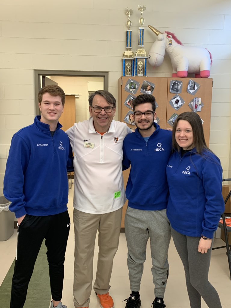 NORTHMONTDECA's tweet photo. Big thanks to @VanFalcon1 for coming and talking to our chapter today about the entrepreneurial mindset and giving them tips and tricks about college! Certainly a pleasure to have in the classroom!! #thanksvan #passion #Entrepreneurship https://t.co/V0x5m3D4Ky