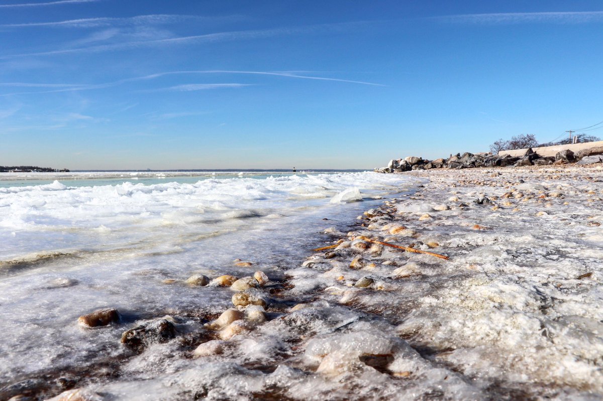 There’s something uniquely crunchy about frozen shorelines. Dare I say, better than dried leaves. ⛵️
🌊
❄️
#winter #shore #shoreline #waterfront #beach #beaches #frozen #ice #icy #landscape #waterscape #shorefront #ocean #bay #sound #longisland #water #rockybeach #rockybeaches