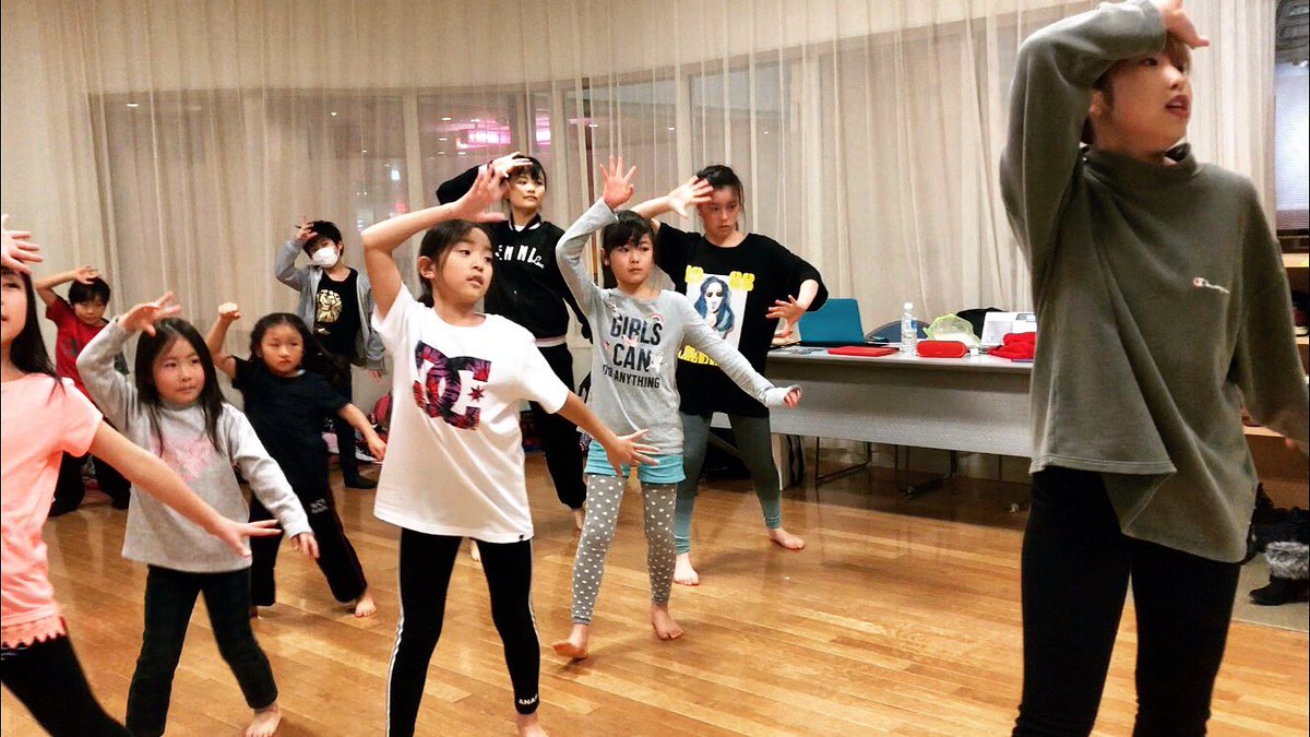 MoB_stage's tweet photo. 【今日のジャズファンク!】
女子のパートと男子のパートがあるようです^ ^
男子は3人でも女子のパワーに負けず、ガンバー!!
#モブスタジオ #ジャズファンク #ジャズダンス #ファンク #クラス #レッスン #札幌 #mobstudio #newclass #funk #jazzdance #jazzfunk #class #lesson #sapporo #mobstage https://t.co/OA3yy5P3dB