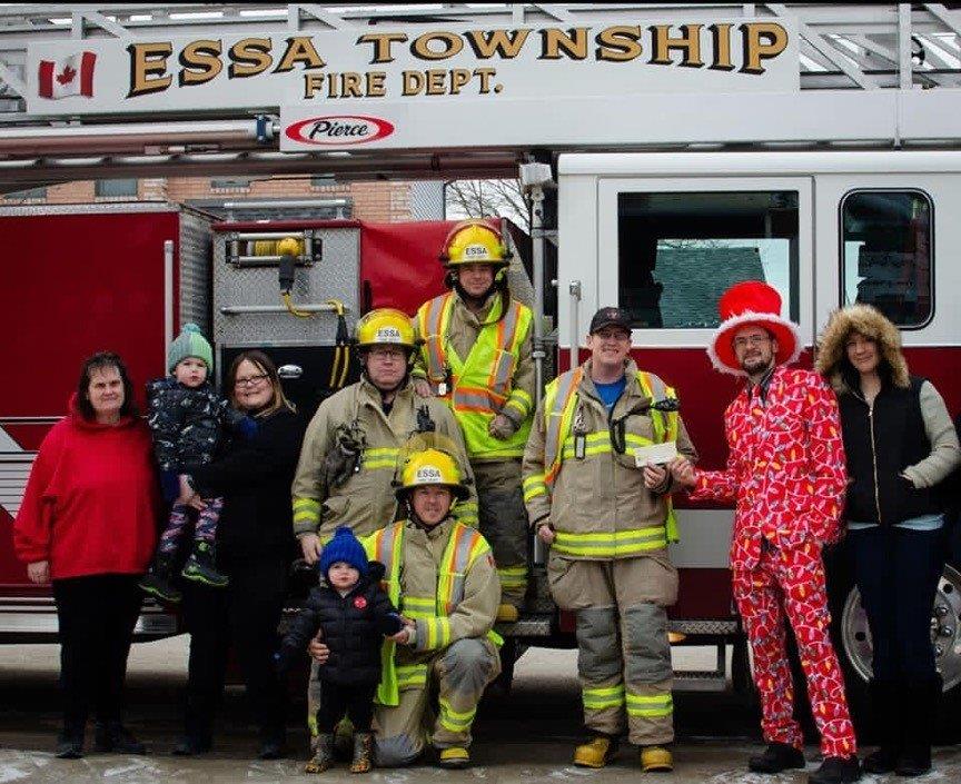 Our sincere thanks to the @LightsGreene Greene Family of Berkar St in Angus for their spectacular Xmas light show. Their efforts raised over $3800; and they've donated it to <a href="/EssaFire/">Essa Fire Department</a> for fire prevention and public safety materials for the entire community #givingback