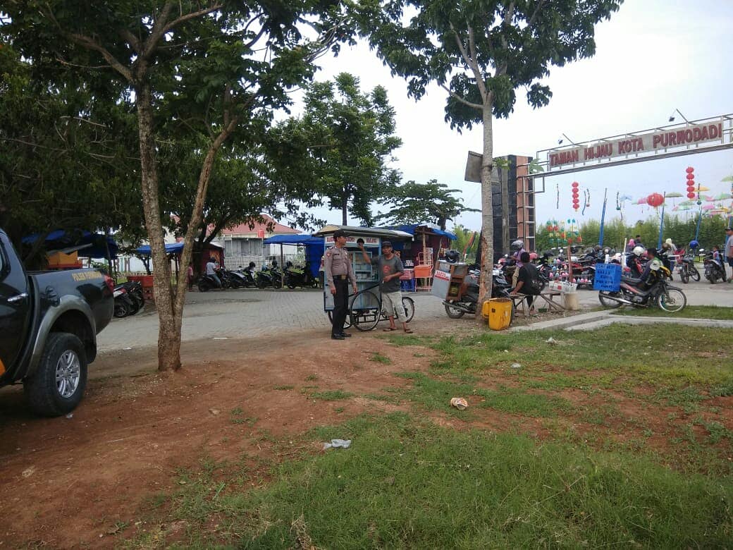 PolsekPurwodadi's tweet photo. Polsek Purwodadi Polres Grobogan melaksanakan Patroli dialogis menjelang magrib.
Mari kita ciptakan Pileg dan Pilpres 2019 yang Aman Damai dan Sejuk.
@berita
@humasgrobogan
@humaspolresgrobogan
@divisihumaspolri
@multimedia.humaspolri
#choiron1998
@choiron1998
#humasgrobogan https://t.co/30H99QeeC3