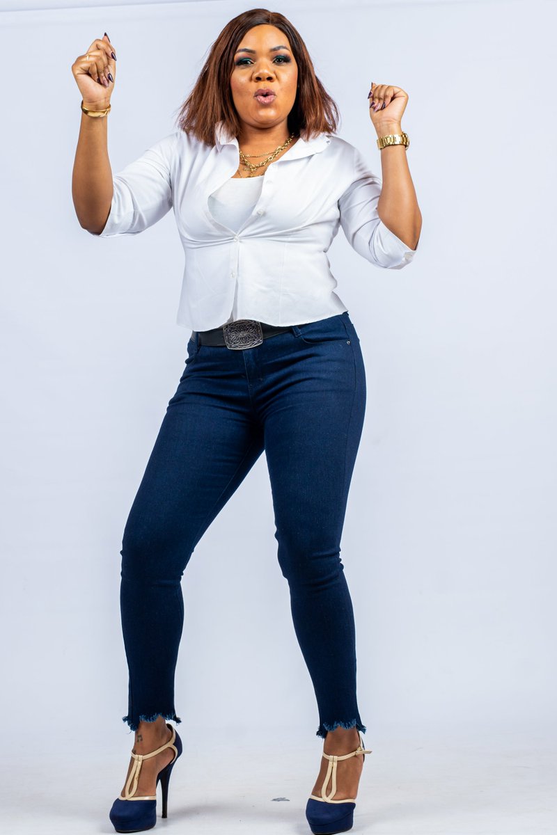 powerfmzimbabwe's tweet image. Don't you dare touch that dial!
The queen is in the building @hazvisakarombe on #TheDrive
#WorldRadioDay

Which track do you love the most from the urban grooves era that makes you fall in love all over again with your personal person? #TheMonthOfLove