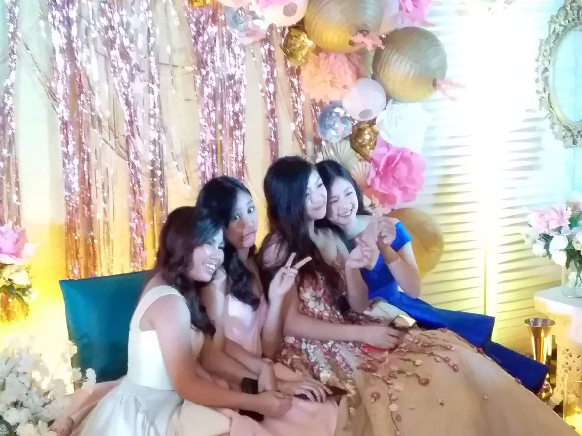 JelayBeatsOFC's tweet photo. JELAY with Kaori, Lie and Karina. 
The Teen Big 4.

JelLieRiNa is heart! 
#HappyBirthdayJELAY https://t.co/r9X0RhMBQQ