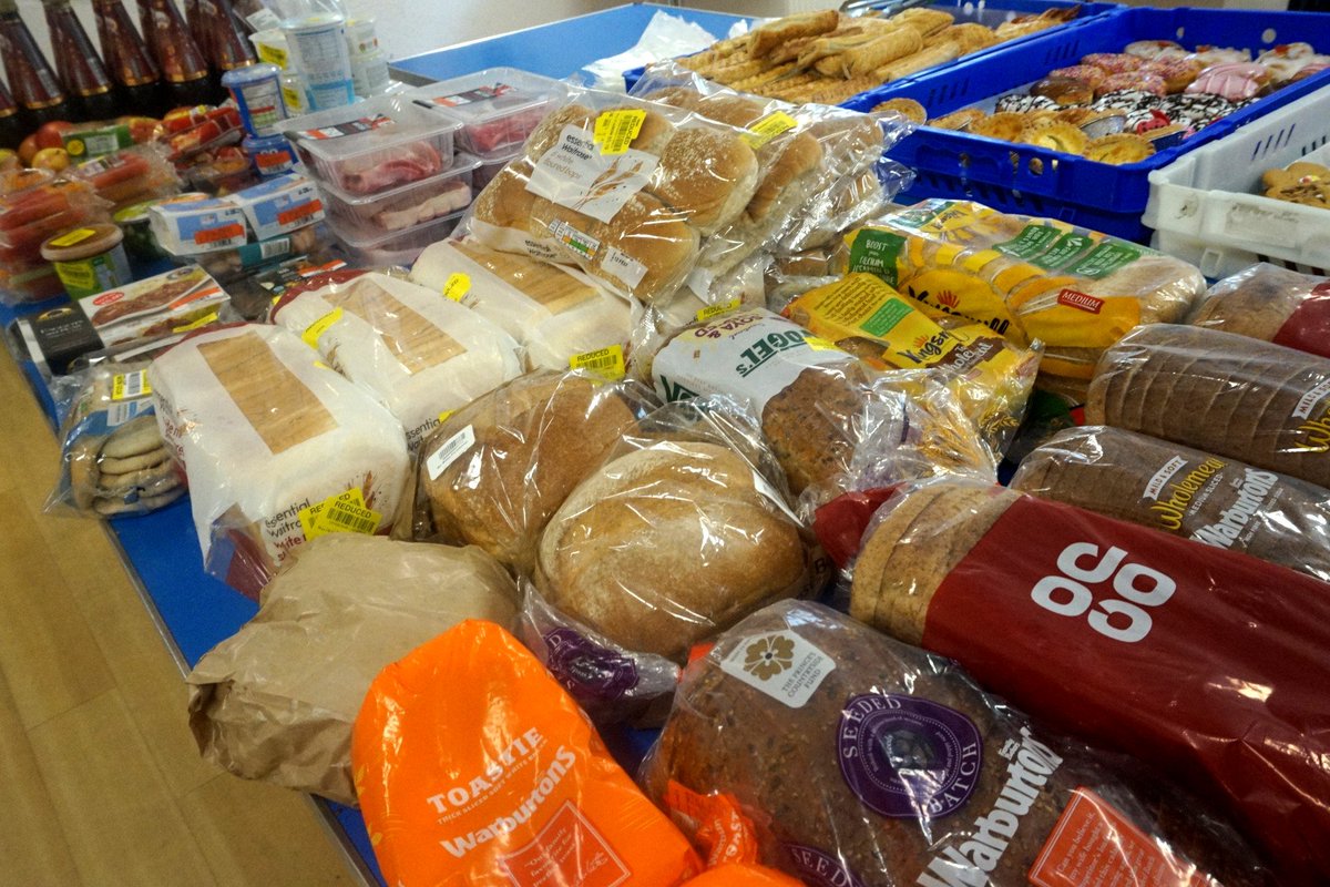 ICBarryDocks's tweet image. RT CastlelandBarry "Lots of goodies again this week courtesy of #FareShare Tesco , GreggsOfficial, waitrose and coopukfood. Not to mention our #HiddenKitchen lamb roast meals only £2 and discount shop all from 14:00 here at Castleland https://t.co/SNAd34sX5a"