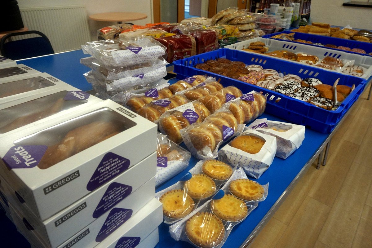 ICBarryDocks's tweet image. RT CastlelandBarry "Lots of goodies again this week courtesy of #FareShare Tesco , GreggsOfficial, waitrose and coopukfood. Not to mention our #HiddenKitchen lamb roast meals only £2 and discount shop all from 14:00 here at Castleland https://t.co/SNAd34sX5a"