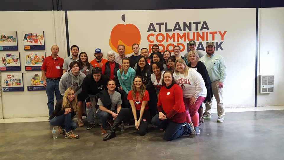 ugaalumniassoc's tweet photo. .@UGAAlumniATL recently volunteered at the Atlanta Community Food Bank where they sorted over 14,000 pounds of donations equating to 8,555 meals for families in need. #GoDawgs https://t.co/egftixTIzu
