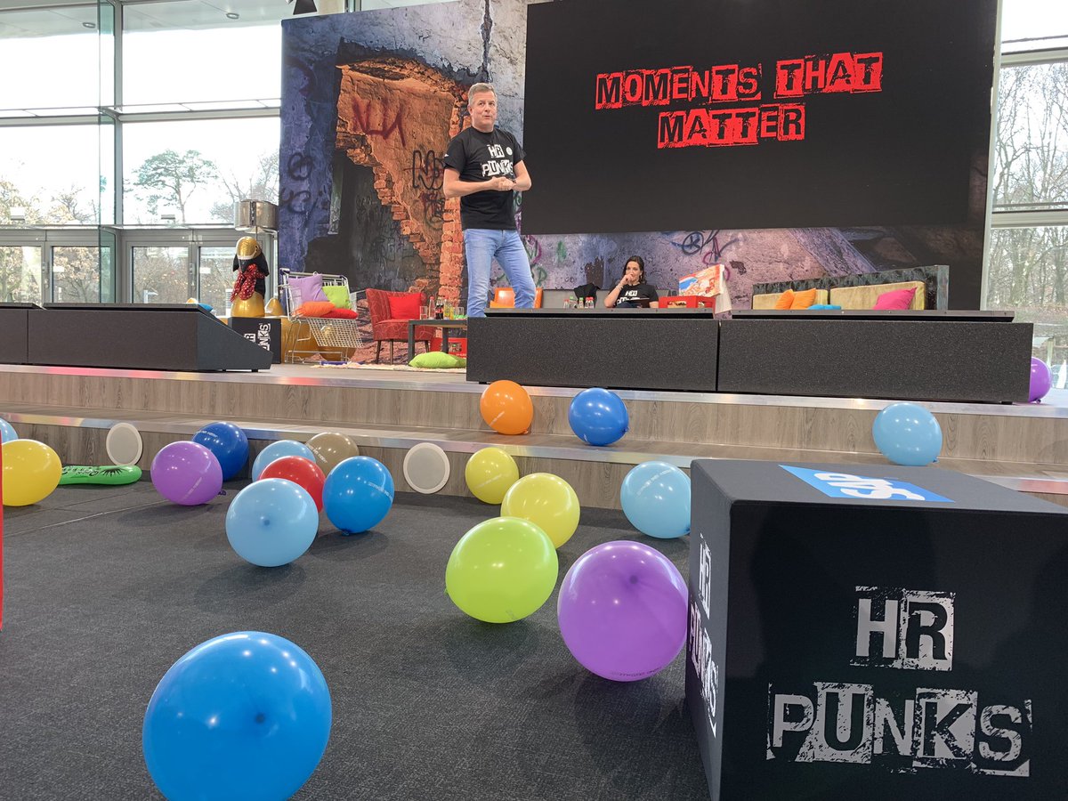 DanielMoregreen's tweet photo. #momentsthatmatter at #SAP. Putting the consumer first is the #HRPUNKS way to do things. #LifeatSAP @annysway @DanielVonier @OsterBaerbel @fbrembilla https://t.co/JrXL2Coe97