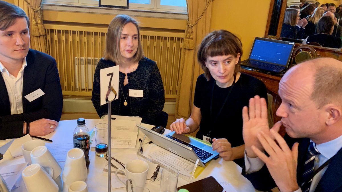 Kunnskapsdep's tweet photo. Hva bør vi gjøre for å få flere studenter til å ville skape nye arbeidsplasser? @IselinNybo diskuterer studententreprenørskap og innovasjon med blant andre @OisteinSonstad fra Insj UiO og @oleerikalmlid fra NHO på toppmøtet om forskning og høyere utdanning. https://t.co/ef2a4aiIrm