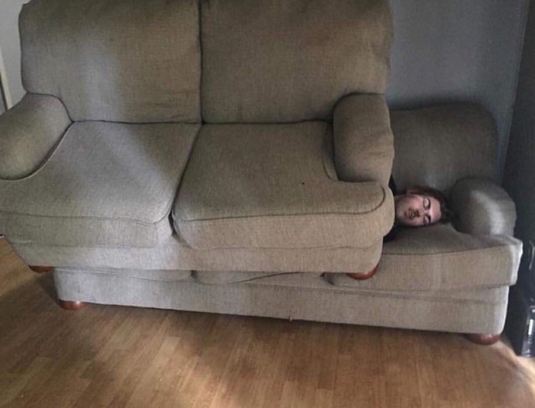 MejoresTwits's tweet photo. Cuando te quedas a dormir en casa de tu amigo y no te da nada para taparte https://t.co/ESLgeB4gSs