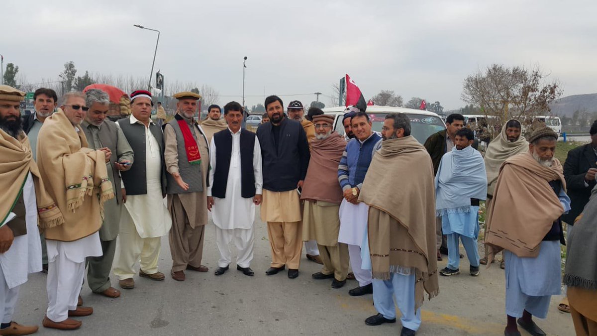 QWP_PK's tweet photo. انبار انٹرچینج صوابی سے شہیدوطن حیات محمد خان شیرپاو کی برسی کیلئے آنے والے قافلہ کی تصویری جھلکیاں، قافلہ افتخار خان ضلعی آرگنائزر کی قیادت میں وطن کور شیرپاؤ آیا
شعبہ اطلاعات ضلع صوابی
#RiseofQWP
#HayatSherpaoAnniversary2019
#13thFeb2019
#WatanKorSherpao https://t.co/b50lb70tcw