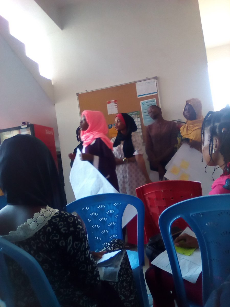 Qweenjohn's tweet photo. The sixth group presenting🔥🔥🔥#foodsolutions #coldstorage #Jovia2019 #joviaprogram @appsandgirls @niavation @netimpact https://t.co/JqcwBUMXbW