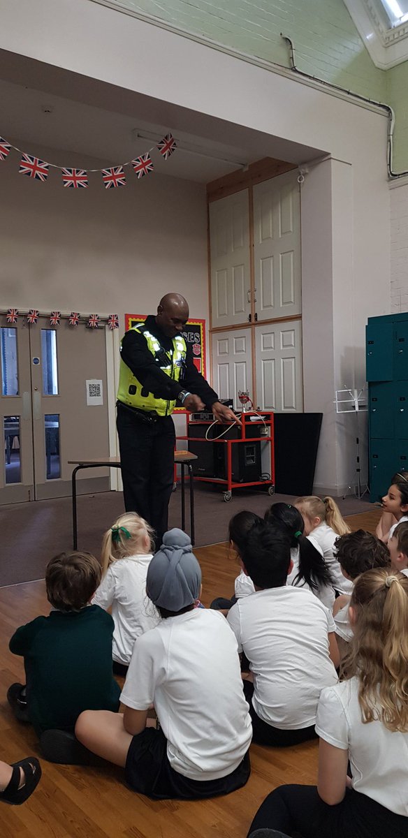 SHAPESandwell's tweet photo. @PCTreasureWMP doing an e-safety session to Lightwoods Primary children @Year4Lwoods. For parents sessions on e-safety contact shape_events@sandwell.gov.uk for #Clickwise SafetyNet sessions with @SkipsEducation @SandwellYouth @sandwellcouncil https://t.co/P2wSe9XQwm