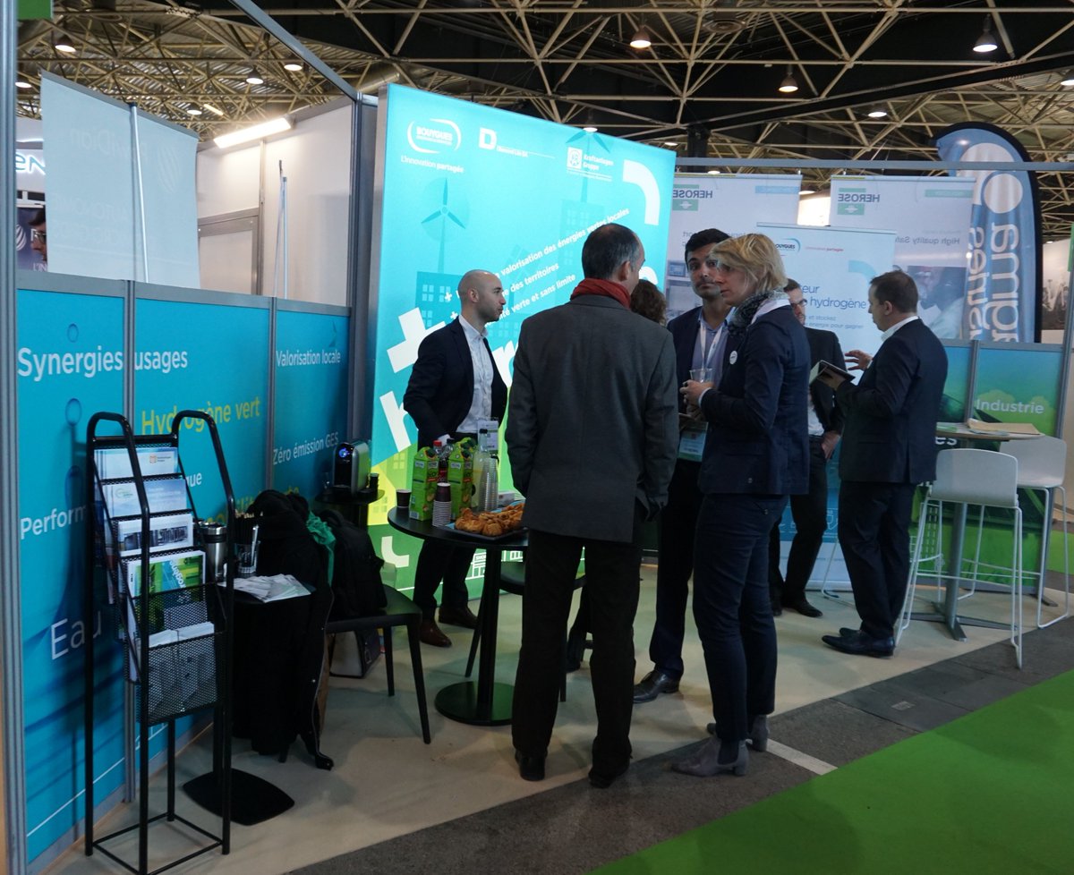 Bouygues_ES's tweet photo. #BePOSITIVE2019 | Hydrogène "vert" : des territoires et des bâtiments + autonomes et donc + sobres en consommation énergétique. Avec #DiamondLite nous vous attendons pour échanger sur cet élément clé de stockage et de valorisation des énergies renouvelables.
@bepositiveevent https://t.co/xCezgxXQow