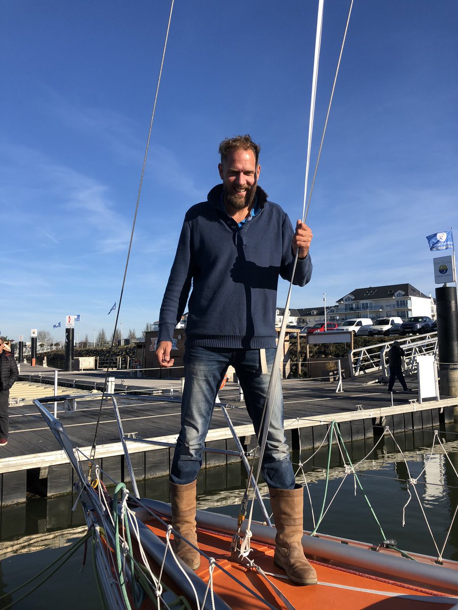 AidaValceanu's tweet photo. Jolie matinée de soleil et chaleur humaine pour le départ de @mark_slats vers chez lui. Beau champion que nous reverrons aux Sables pour le remise des prix #goldengloberace le 21 avril ! #LesSablesdOlonne #vendee #markslats https://t.co/C4RhpwUHYI