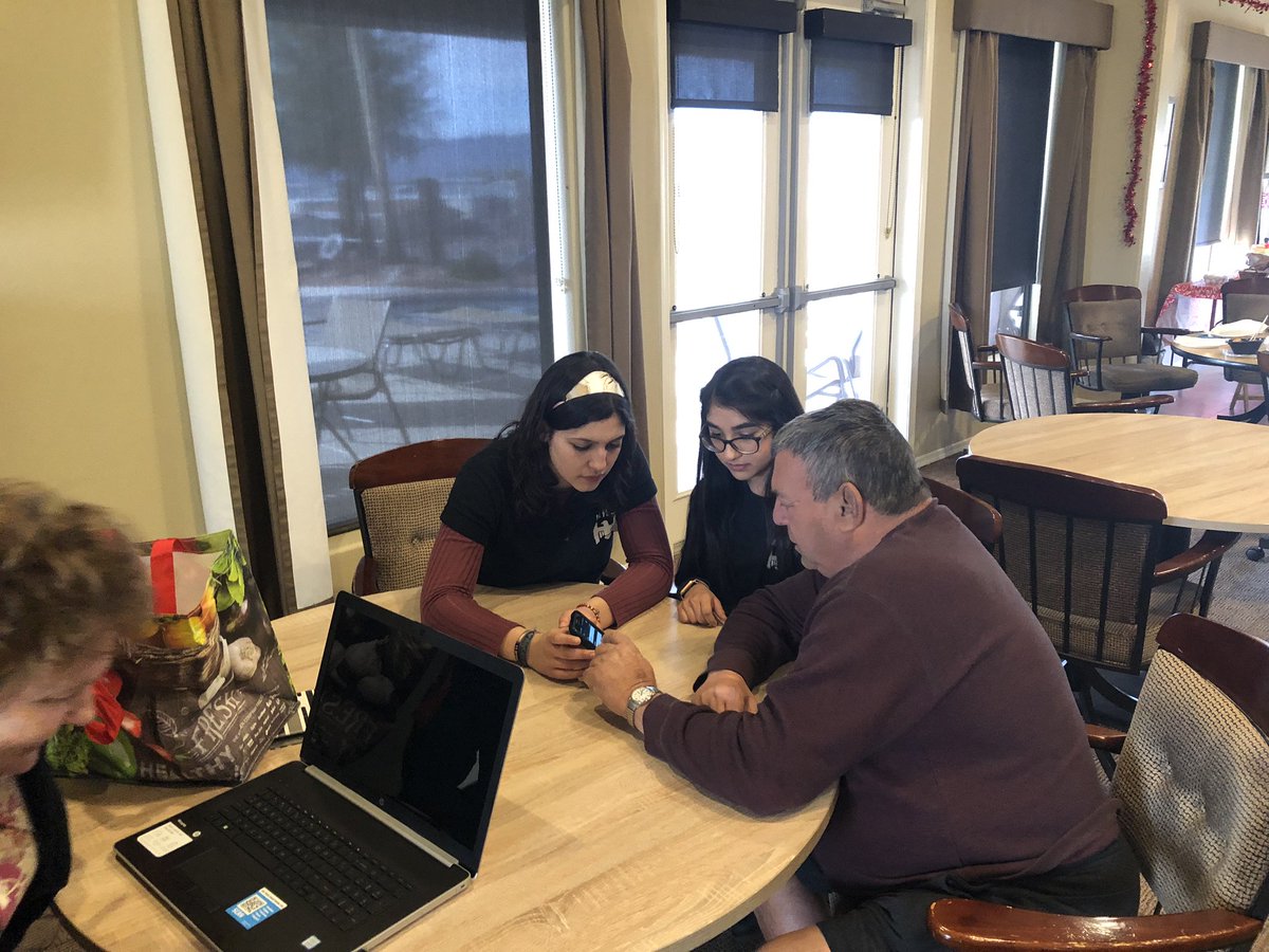 dstickel74's tweet photo. @MohaveFbla @ArizonaFBLA  @mohave_Tbirds  Mohave Tech Kids working with senior at the Reserve at Fox Creek @CovertCTE https://t.co/vxJQWCMQ83