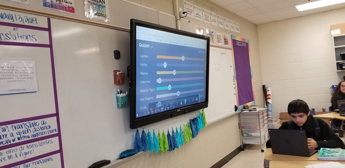 We are using Quizlet Live to practice our circumference and area skills. #WeAreMCPS #7thgrademath @quizlet @HorizonAcadFL