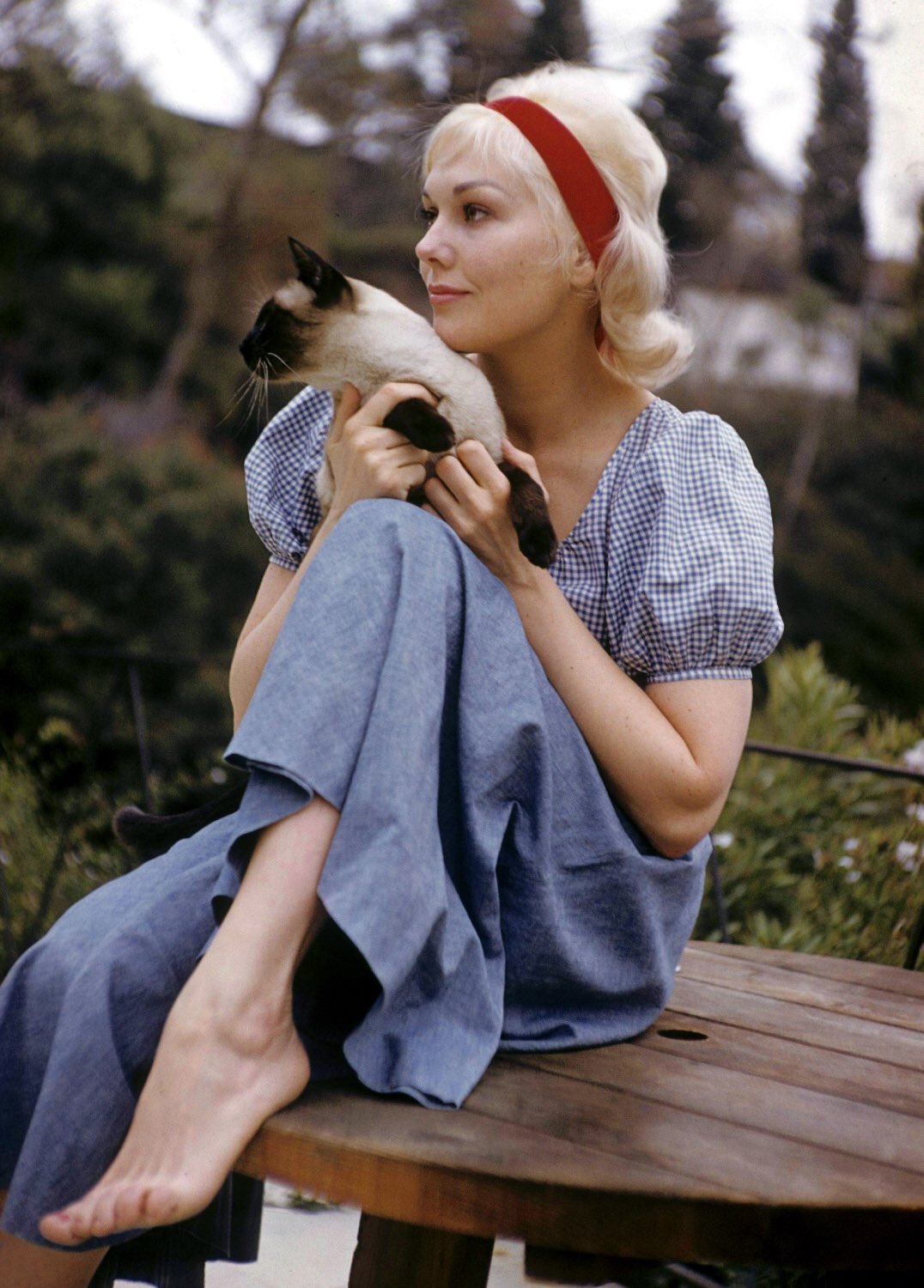 Happy 86th birthday to one of my favorite people - the lovely, the kind, the adorable, the one and only Kim Novak. 