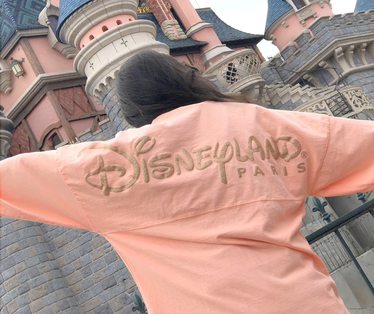 thedlpgeek's tweet photo. A new, rose gold Disneyland Paris Spirit Jersey will be available from this Saturday in Disney Fashion (€59.99)
In addition, the massively popular black Disneyland Paris Spirit Jersey will also be back in stock. https://t.co/j69KSZByhu