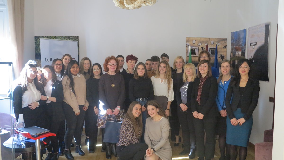 Latvia_Italy's tweet photo. L'incontro con gli studenti della classe III G del liceo linguistico Machiavelli di Roma per parlare della Lettonia e contribuire alla preparazione per l'UN model @globalactionita https://t.co/Ah4GJDzmcK