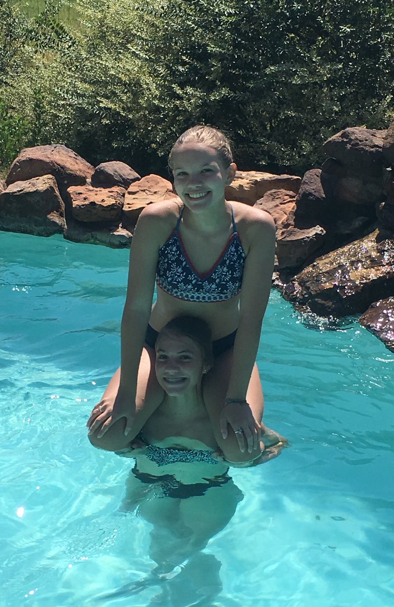 Happy happy birthday Gracie!!! Even though we have a 146 mile long distance friendship, I’m still so thankful for you!! Love you alwayyyys💗💗