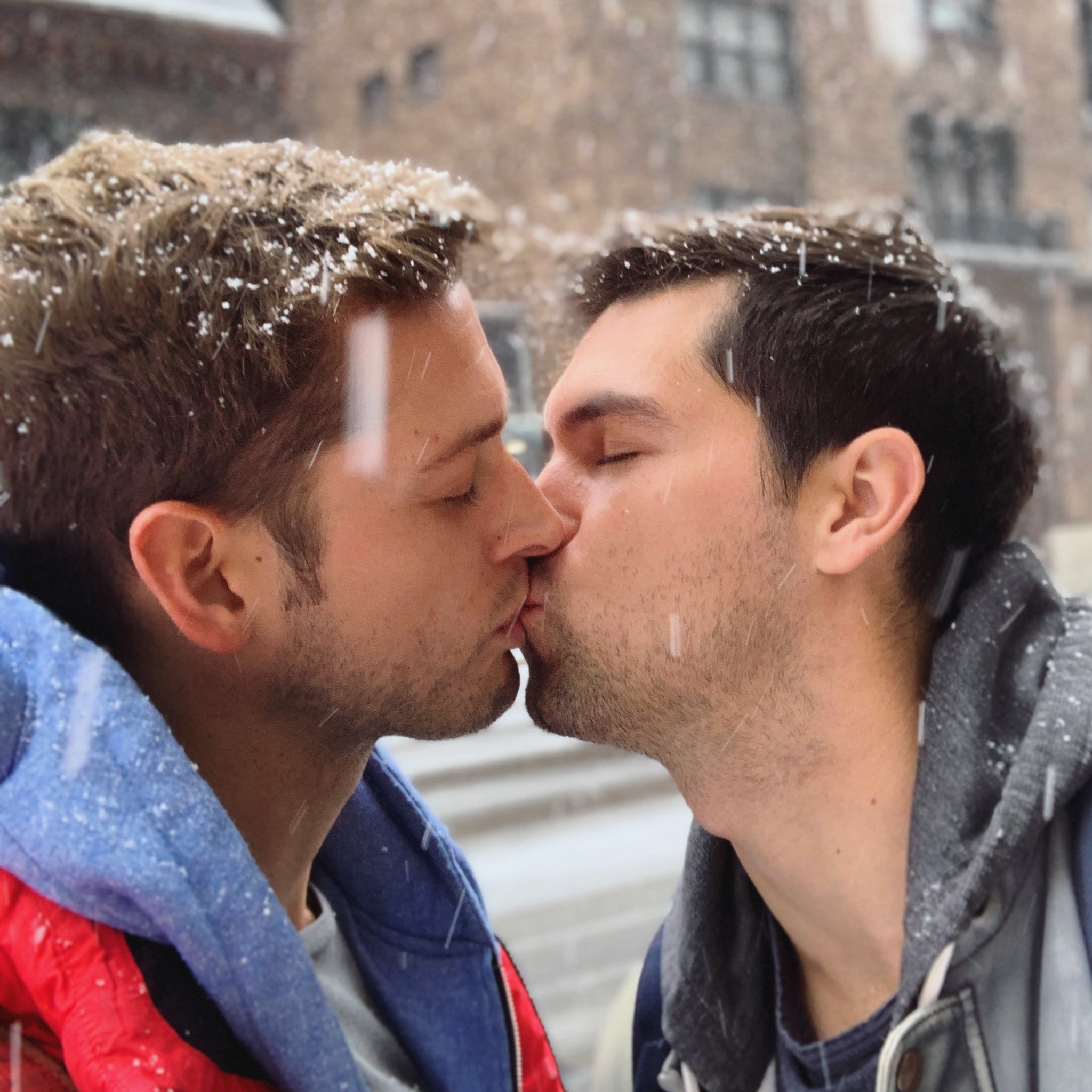 DzT-WNOUwAITXro.jpg:large