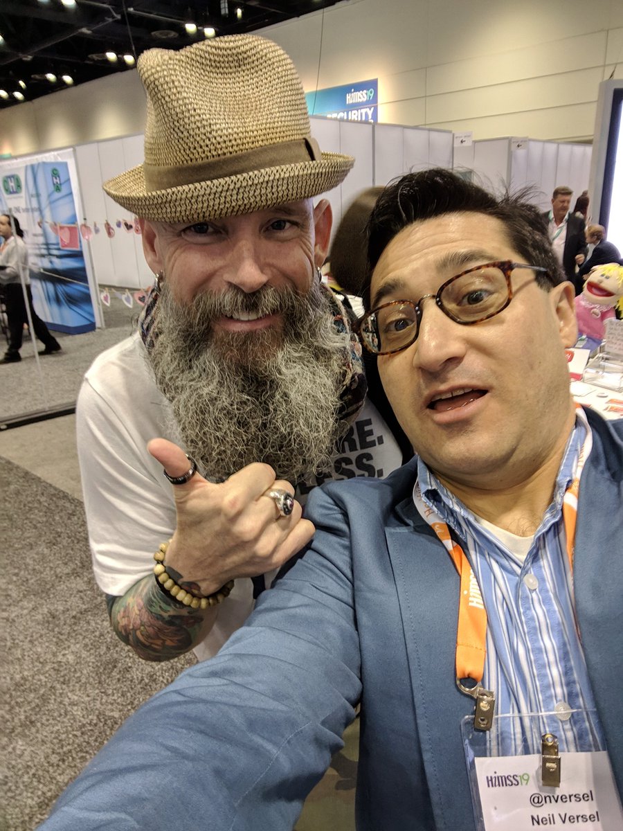 Finally caught up to #pinksocks OG @nickisnpdx at #TheWalkingGallery meetup. #himss19