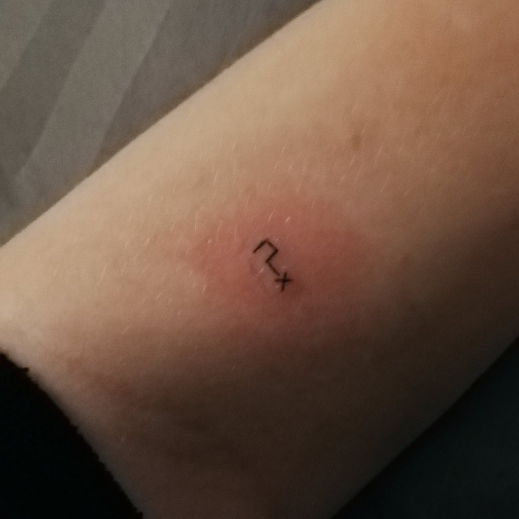 SpiekmanKim's tweet photo. Did another stick and poke tonight
Inspired by @yungblud
#iamaloner #yungblud #dominicharrison https://t.co/dPGNGLDqRz