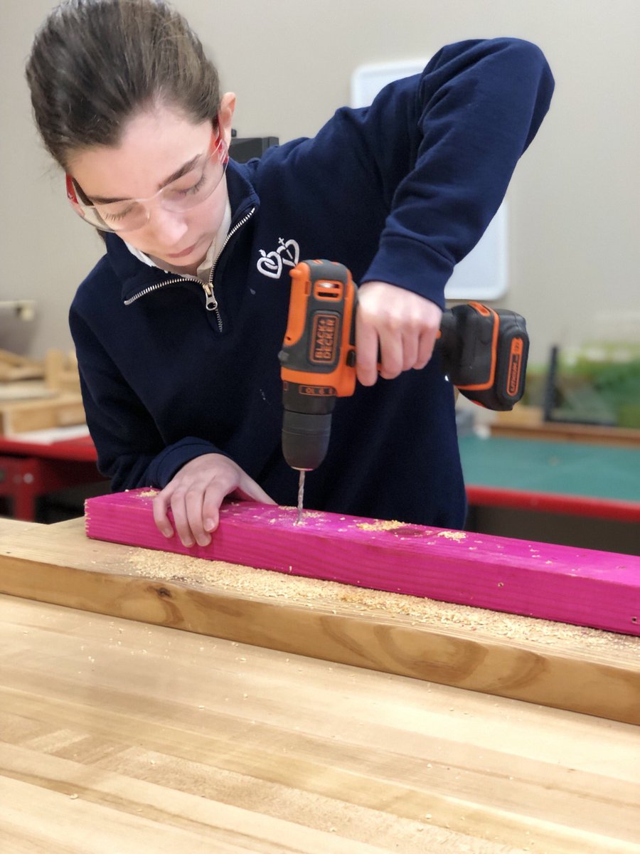 Nicole_Janz's tweet image. It’s a powerful day in 2nd Prep! #ashrosary #6thgradebuildproject @ASHRosary