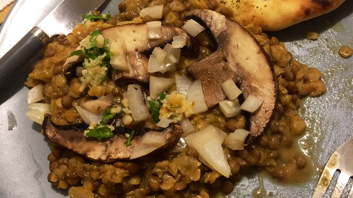 Lauren_A_Broad's tweet photo. Made thee best crispy mushroom, lentil dal 🌱 can’t wait to make it again! It looks a hot mess but my god. #mouthwatering #mushrooms #portobello #goustobox #food #foodporn #newvegan #vegan #healthy #plantbased #yum @goustocooking https://t.co/igN9QriAgX