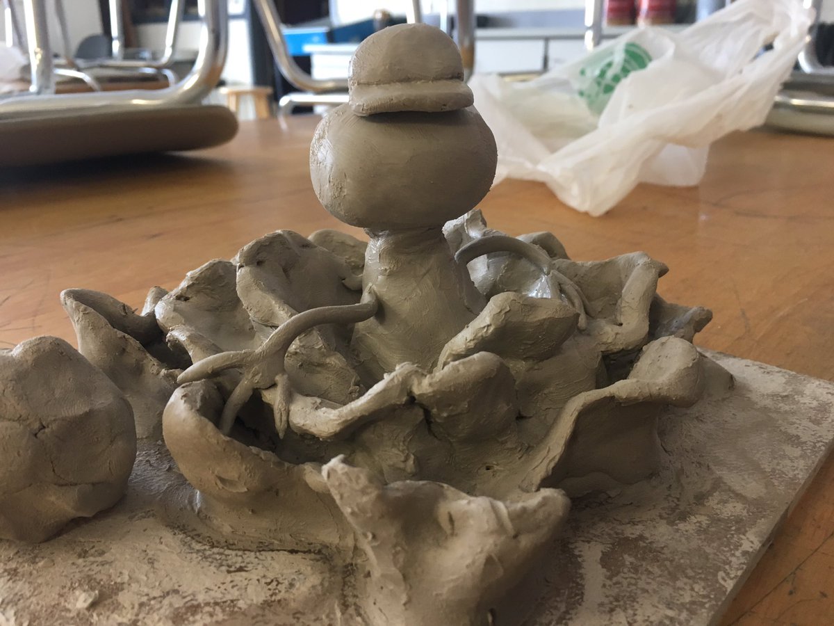 HBolensArtClass's tweet photo. Having open studio time after school allows dedicated students the opportunity to get extra time and one-on-one assessments on their current projects. #myLSPS #LSHSART #ATeachersImpact https://t.co/bRIVs5jBZ1