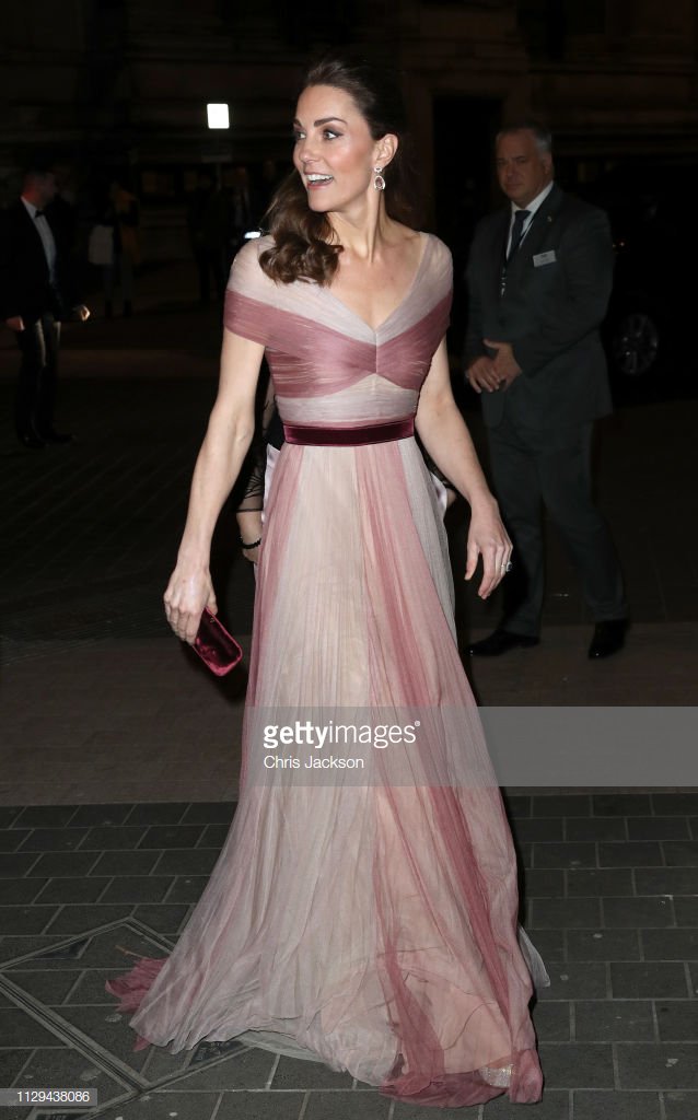 The #DuchessofCambridge is tonight wearing

NEW Gucci gown

REPEAT Oscar de la Renta Cabrina Sparkle pumps (debut 2017, 4 wears now), Kiki McDonough morganite double drop earrings (2017, 2 wears now), Prada(?) burgundy velvet clutch (2018, 2 wears now)