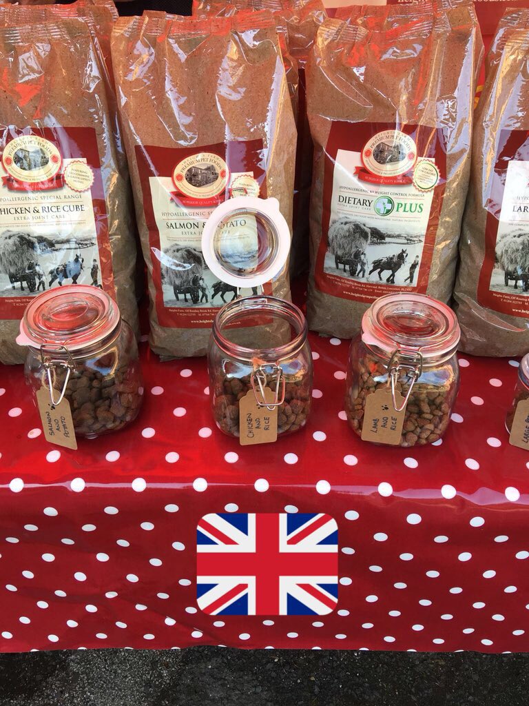 heightsfarmsaz's tweet photo. @yorkshire_hour  this is my first tweet to you lovely people. We deliver wheat free, natural , dog and cat food straight to customers doors.  To order a free sample please visit https://t.co/2cmC9ReUqh   @heightsfarmHQ #YorkshireHour https://t.co/GTCOMUyDSN
