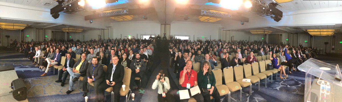 PaciolanTix's tweet photo. PACnet’s ocean views are nice, but this one is our favorite. So many great partners and innovators in one room. #PACnet19 #community #thankyou https://t.co/PhEYmm1g4e