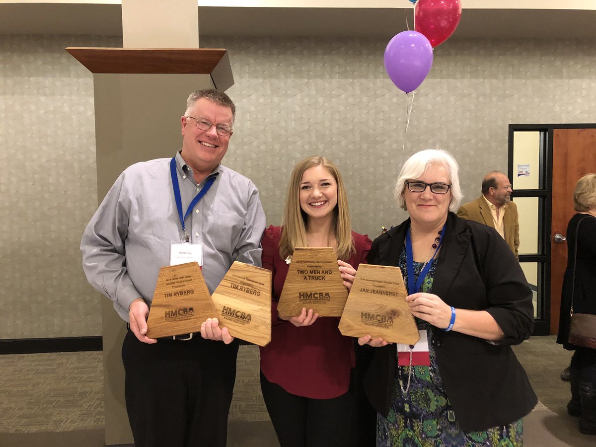 Honored to accept the 2018 #CommunityServiceAward through <a href="/HMCBA2804/">HSV/Mad Co Bld Assoc</a> 🤗 Glad we can live out our motto of being #MoversWhoCare to #giveback to our community! #Congrats to all those who won awards! All very well deserved! #TMTHSV <a href="/SMills9012/">Stephanie Mills</a> #TWOMENANDATRUCK #movers