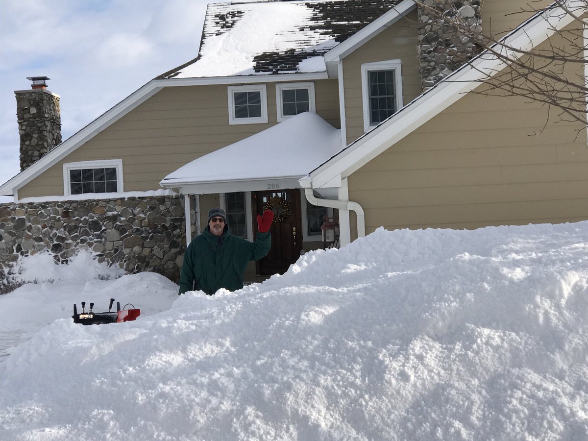 JimDeshaies's tweet photo. Pitchers and catchers do what! https://t.co/klBNouq9lH