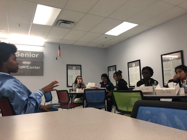 PGRADHouston's tweet image. February Lunch &amp;amp; Learn at Empowerment High School:  Amanda Materre advised students to stay true to themselves when pursuing their dreams, but also to develop their professional branding.  Thank you Amanda for sharing your experience with our students! #houston #goals #college