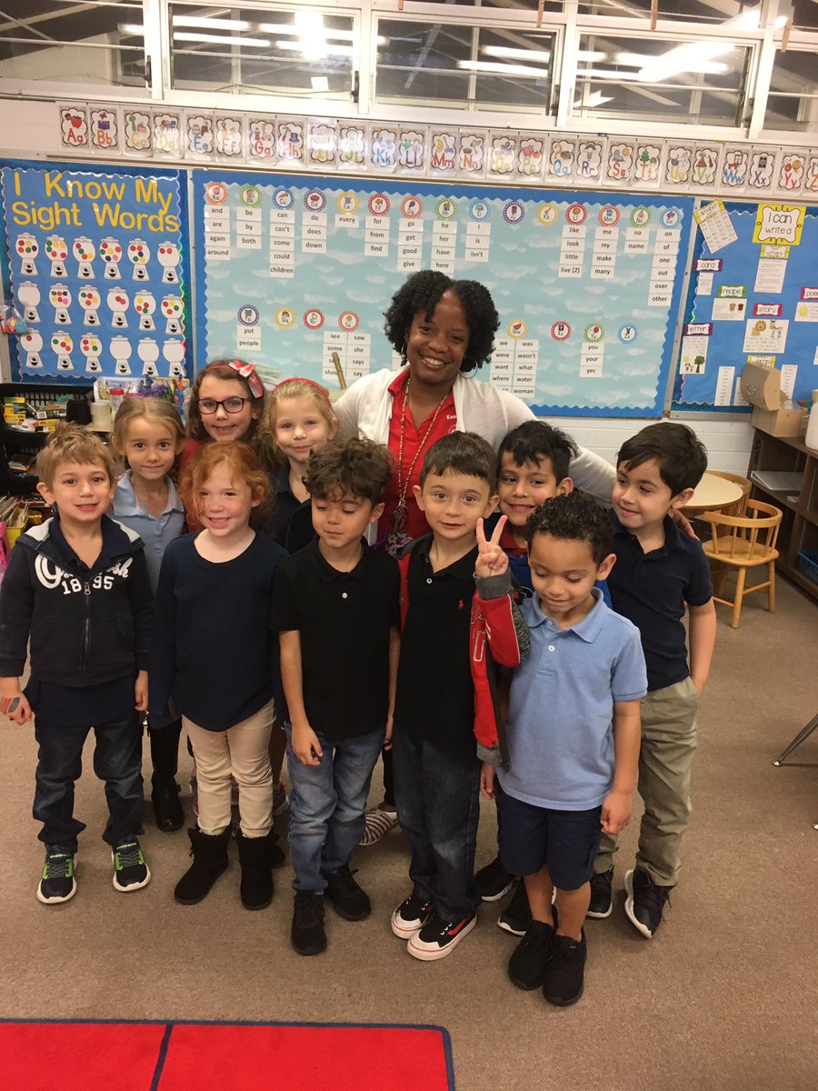 Penders_Points's tweet photo. Reading to the future at Enterprise Elementary #BlackHistoryMonth #Ms.Potts #Ms.Wright #awesomeclasses https://t.co/CmdiXfAeOZ