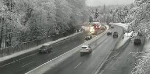 WVPDTrafficUnit's tweet photo. #WVPDTraffic - Tow enroute to single vehicle in ditch EB Hwy #1 btwn EB Taylor Way on-ramp &amp; Cap River Br. Please use caution approaching backed up traffic well before Taylor &amp; when passing crews working. WV Roads mostly bare &amp; wet now but still many slushy &amp; slippery sections. https://t.co/fN4tsSOdZb