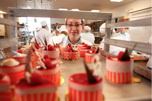 JWUPVDInvolved's tweet photo. Escoffier Club brings back their iconic Chocolate Covered Strawberry event! Join them today from 12pm-3pm at Red Sauce #InvolvedAtJWU #JWUPVDInvolved #JWUProvidence https://t.co/Ea0l5vKrej
