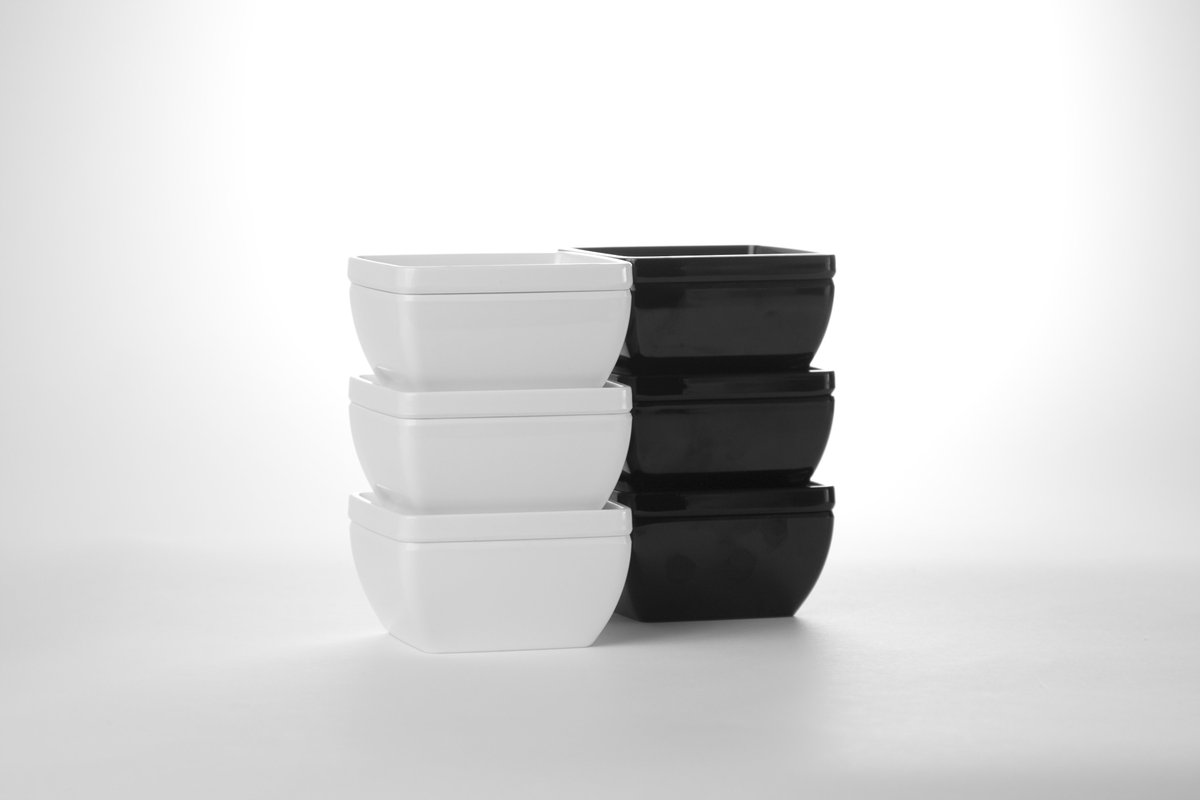 PrimewareC's tweet image. Add a touch of luxury to your display counter. Our melamine bowls , pictured here stacked with lids, look and feel like porcelain and are virtually unbreakable. 
Shines forever, stackable, stain &amp;amp; chip resistant. Dishwasher safe. Visit primeware.co.uk #catering #primeware