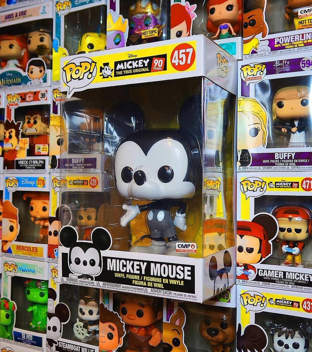 husdyr fjer Scene EMP UK on Twitter: "How many #FunkoPOP! do you have? 🤔 Comment below 👇  PS. How awesome is this #90thAnniversary LIFE SIZE #MickeyMouse Funko Pop!?!?  😍 It's an EMP exclusive pre-release! Grab