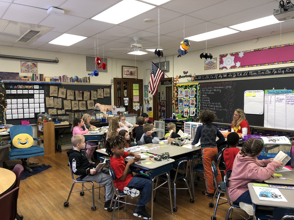 AbbeyJBolton's tweet photo. Mrs. Lenzo’s Class enjoying “Mr. Popper’s Penguins” on a chilly arctic day! #onegradeonebook #KentRiderPride https://t.co/aNNmC0beYG