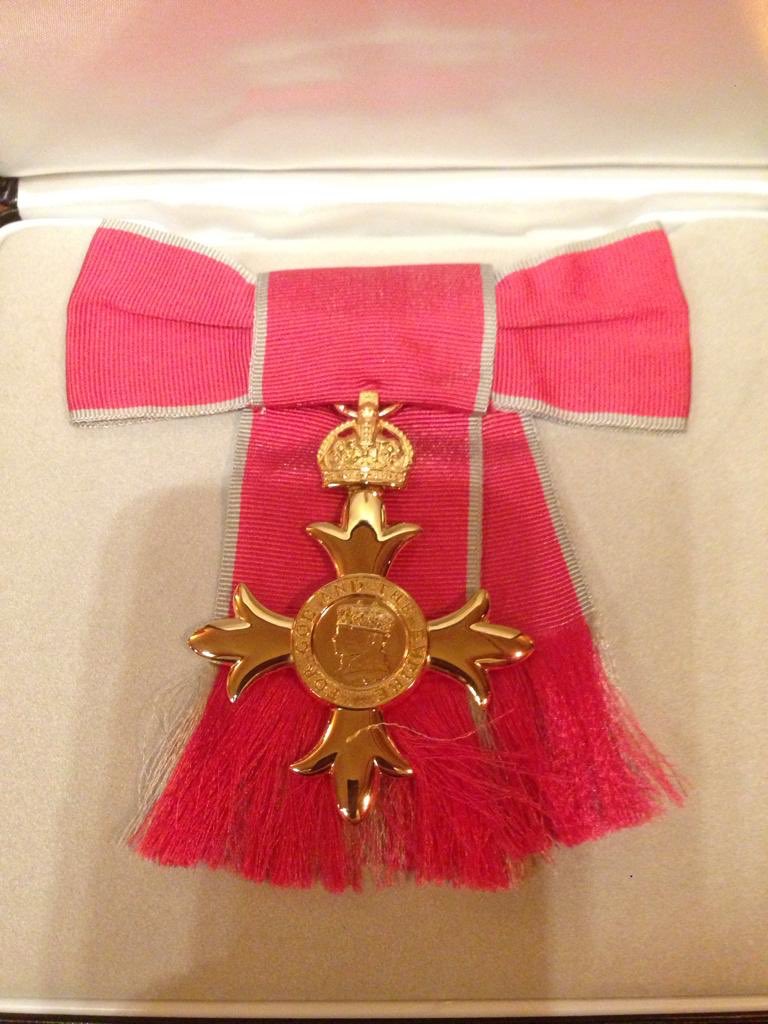 SueSmithDN's tweet photo. Princess Anne performed the investiture today. I met lots of lovely people and Princess Anne made each of us feel very special. I did tell her that I was representing an amazing team of people who I was collecting the award for.... thank you to the whole @SueSmithDN team 💖 https://t.co/RnEnPQsT62