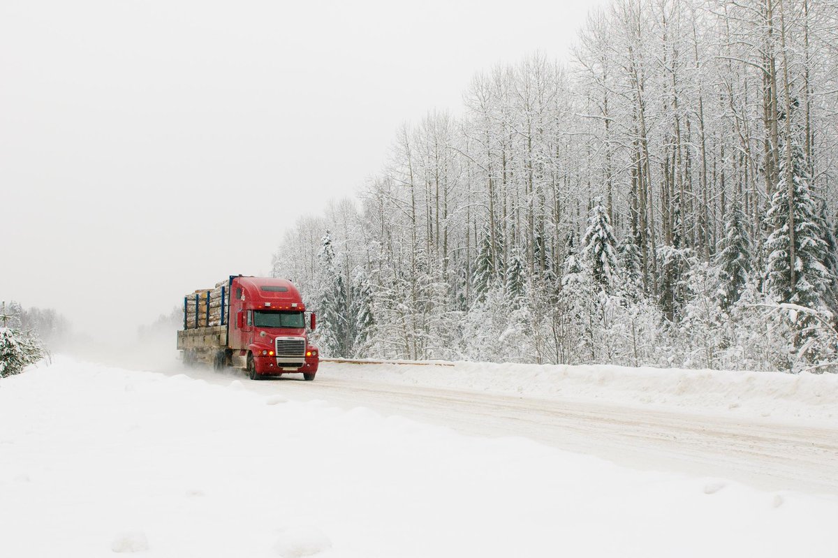 CanadianLinen's tweet photo. During the winter months, driver safety is crucial. Take some time to review the @CCOHS tips for winter driving to make sure your fleet safety program is on track. https://t.co/4XLJ3lYW7y #CanadianLinen https://t.co/yFiIgSYQwd